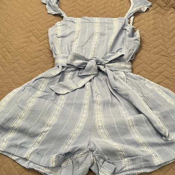 Amaryllis Blue Crush Romper - LIGHT BLUE / Small / NWOT - Picture 9 of 15